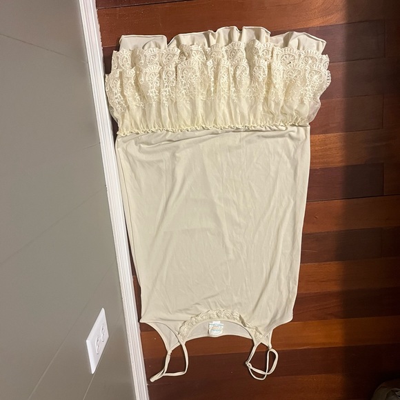 Woman’s Night gown - Picture 2 of 2